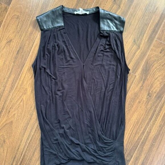 Bailey 44 S Twist and Turn Top - Picture 2 of 7